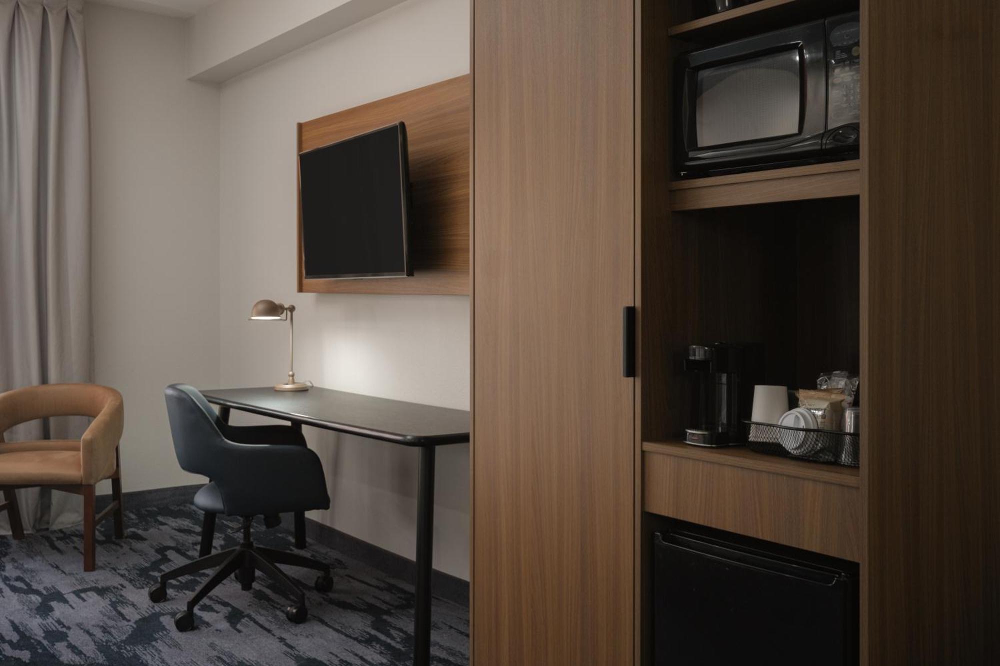 Fairfield Inn And Suites Кливленд Экстерьер фото