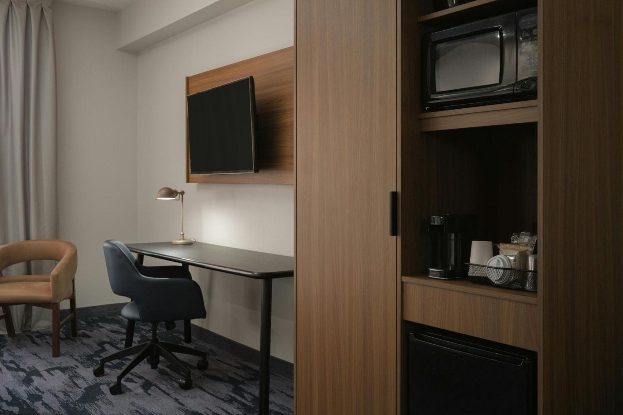 Fairfield Inn And Suites Кливленд Экстерьер фото