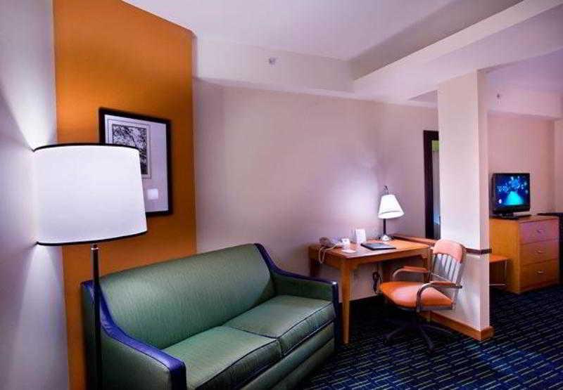 Fairfield Inn And Suites Кливленд Номер фото